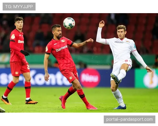 德国杯冷门险现 勒沃库森十人苦战 格里马尔多任意球救主战平帕德博恩